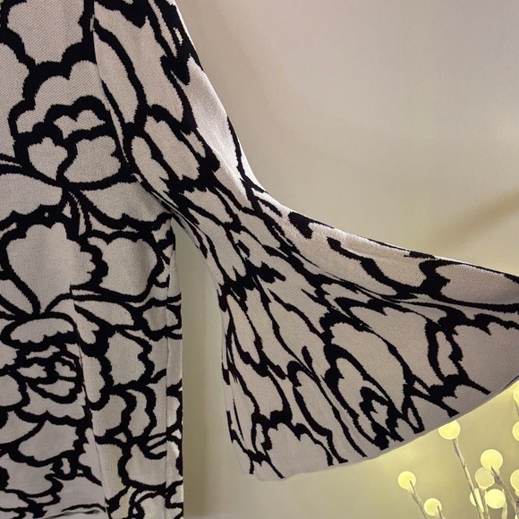 Anne Klein Ivory and Black Floral Knit Top with Bell Sleeves - Picture 4 of 6